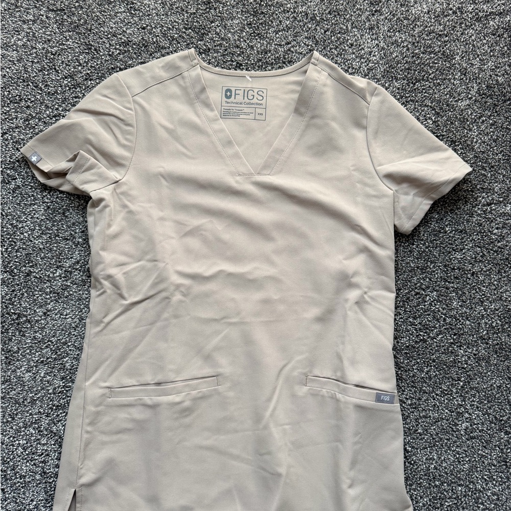Figs Women's Beige V-Neck Short Sleeve Top